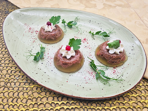 Jellied beef tails